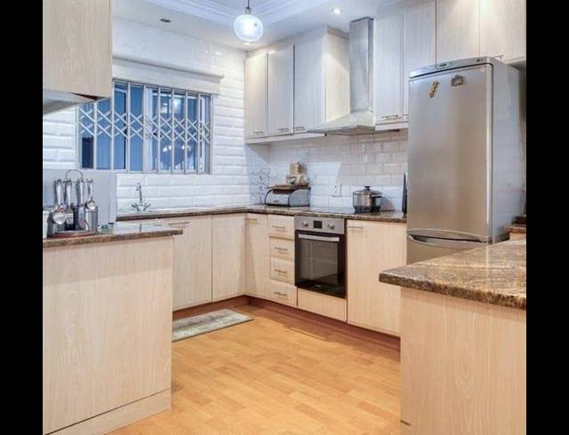 3 BEDROOM TOWNHOUSE FOR SALE IN SUNNINGDALE